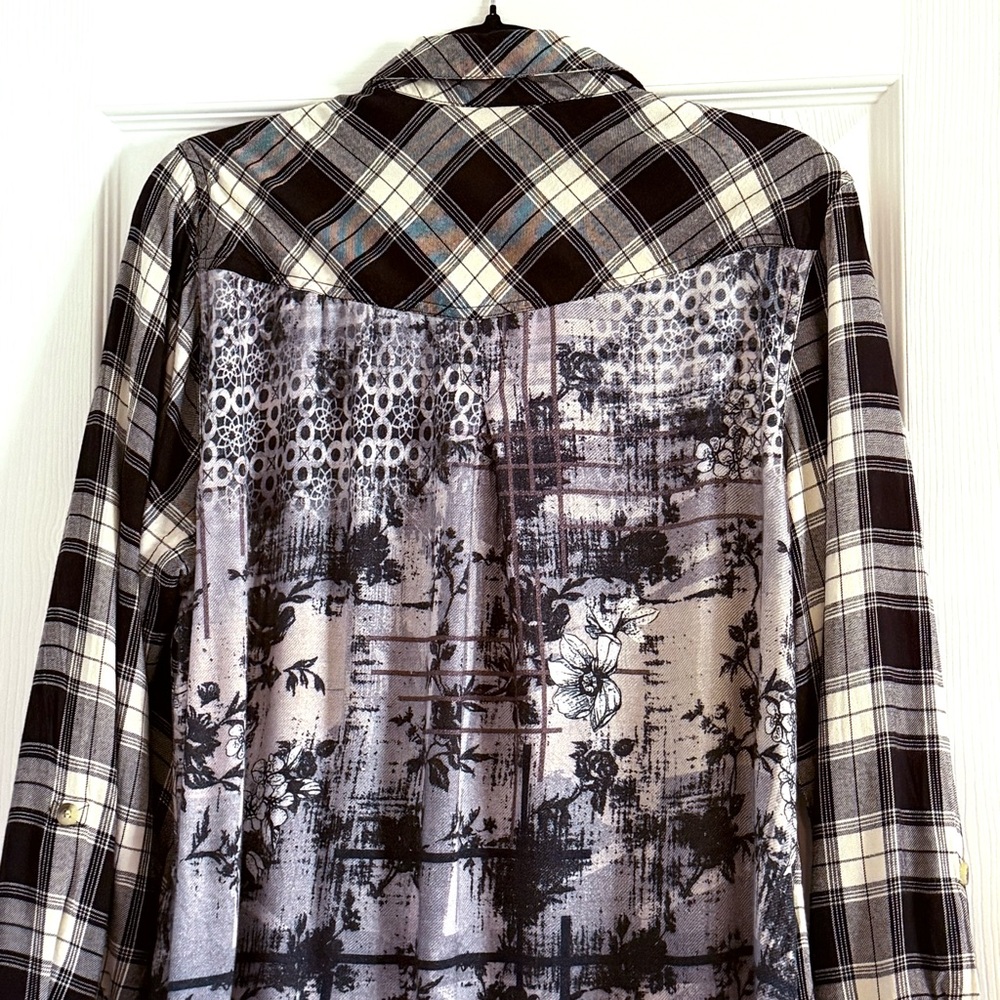 Tolani Plaid and Contrast Print Button Down Shirt Large - Picture 6 of 16
